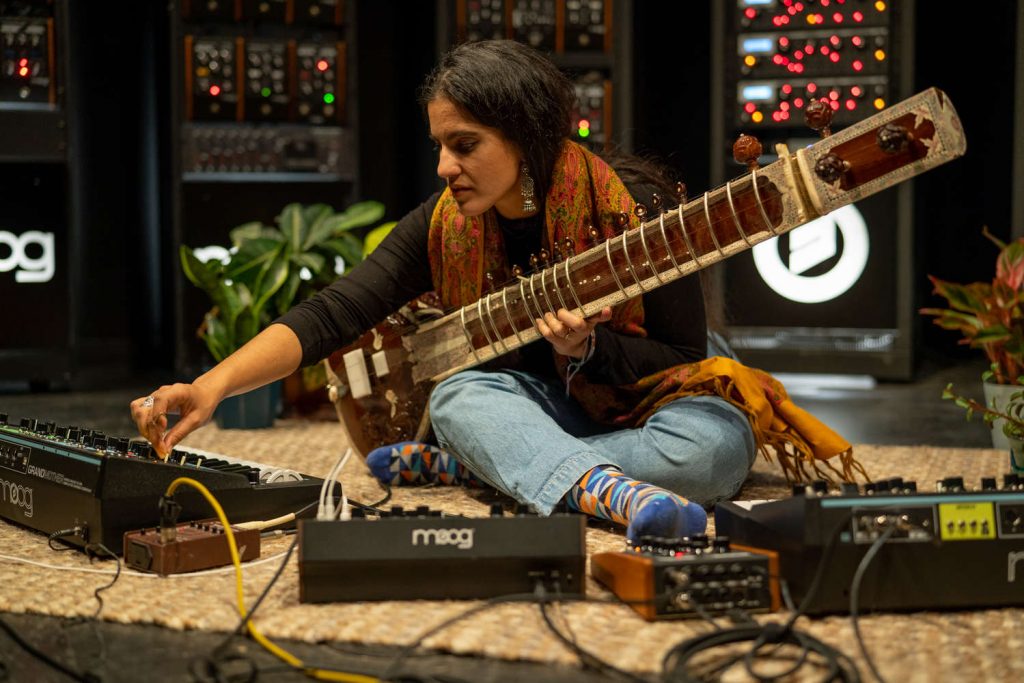 Ami Dang: música del planeta Tierra