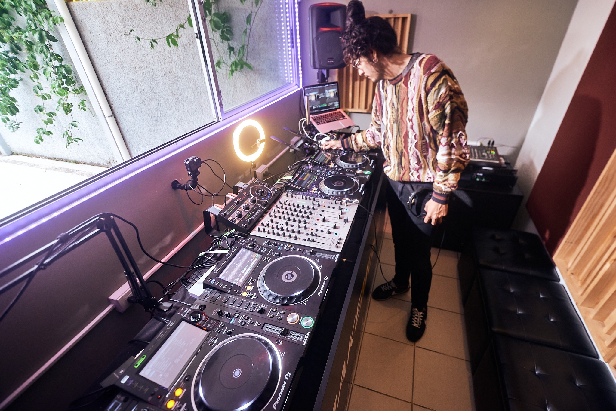DJ Booth Profesional
